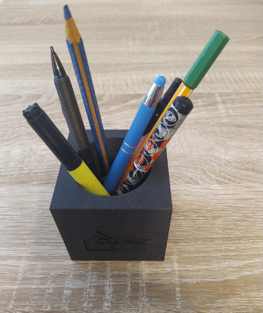 Gefäß eckig mit Logo und Stiften